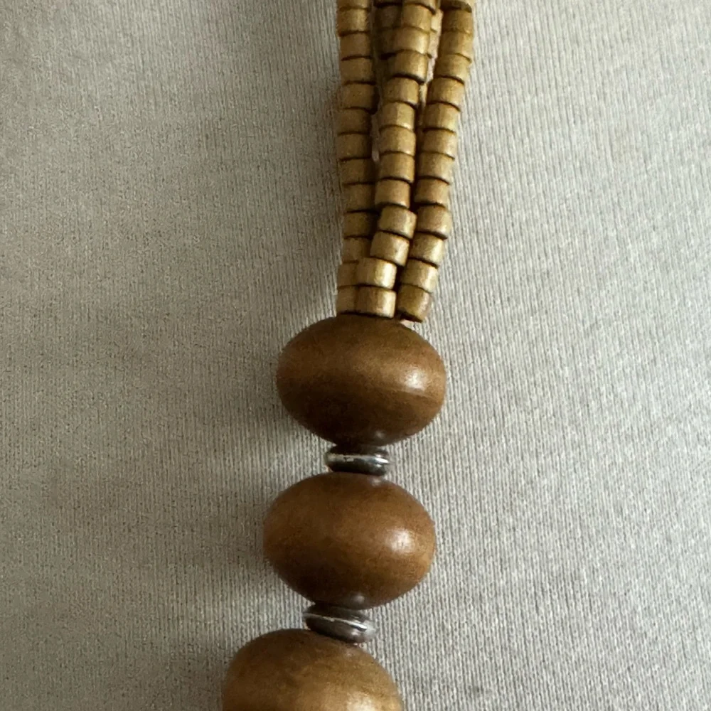 Beautiful statement necklace with natural wood